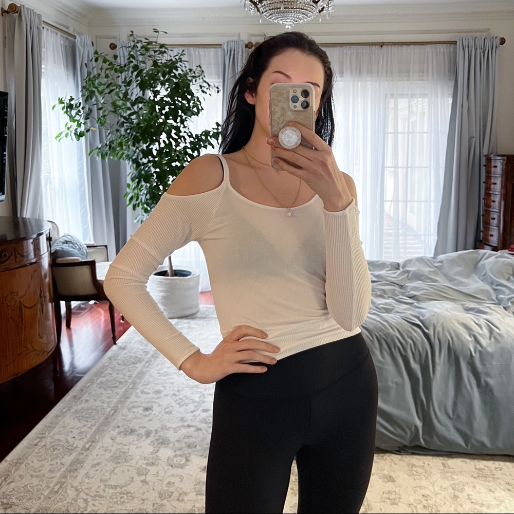 ALO Evolve Cold Shoulder Top
